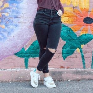 AMERICAN EAGLE MID RISE SUPER STRETCH SKINNY JEANS